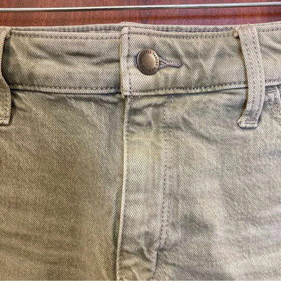 UNIVERSAL THREAD Gray Vintage Midi Shorts Raw Hem Size 10 - Picture 3 of 6